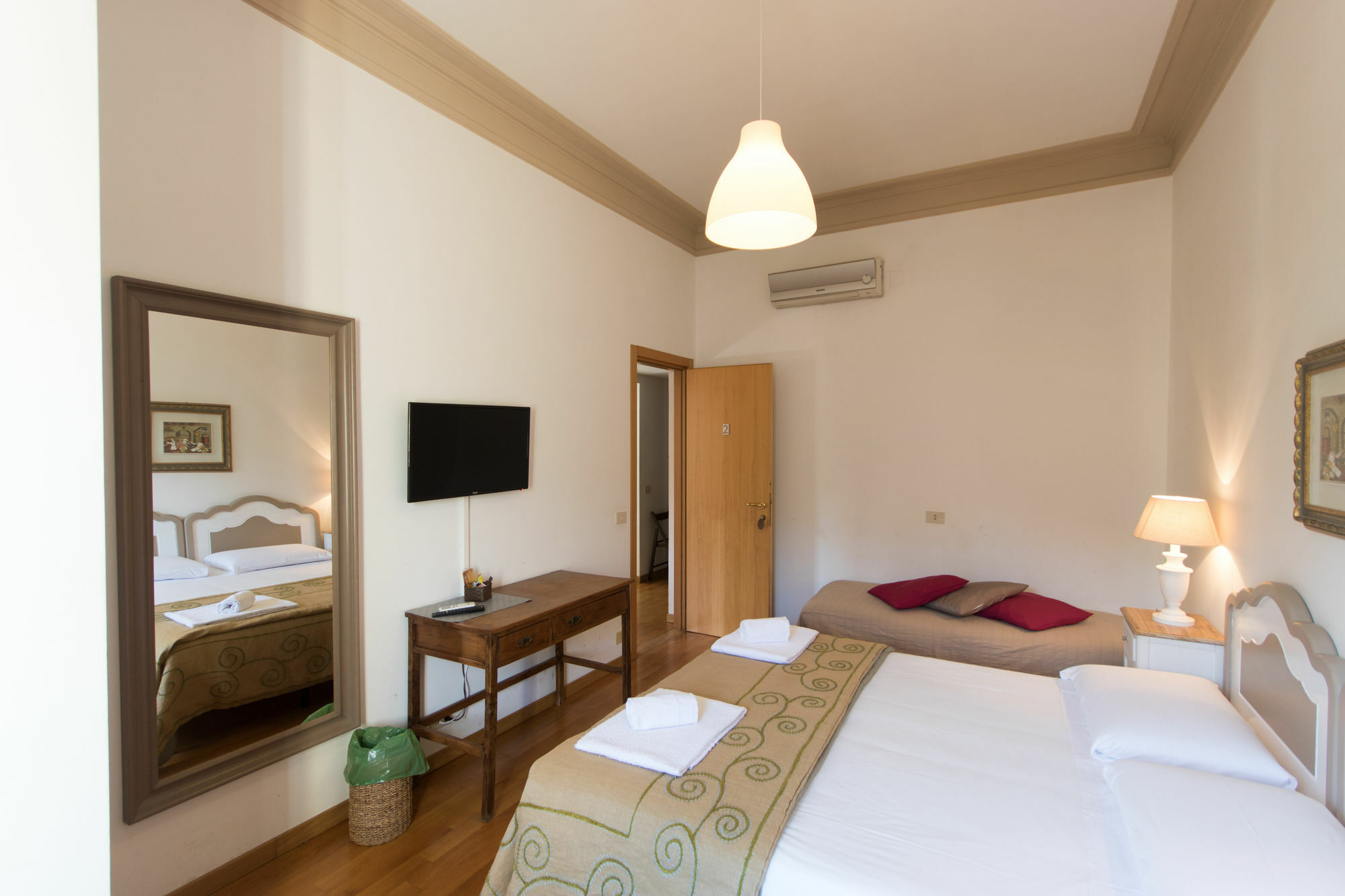 Le Suites Di Tevere Home Рим Экстерьер фото