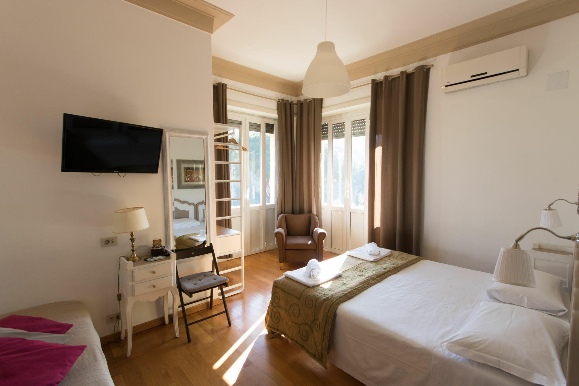 Le Suites Di Tevere Home Рим Экстерьер фото